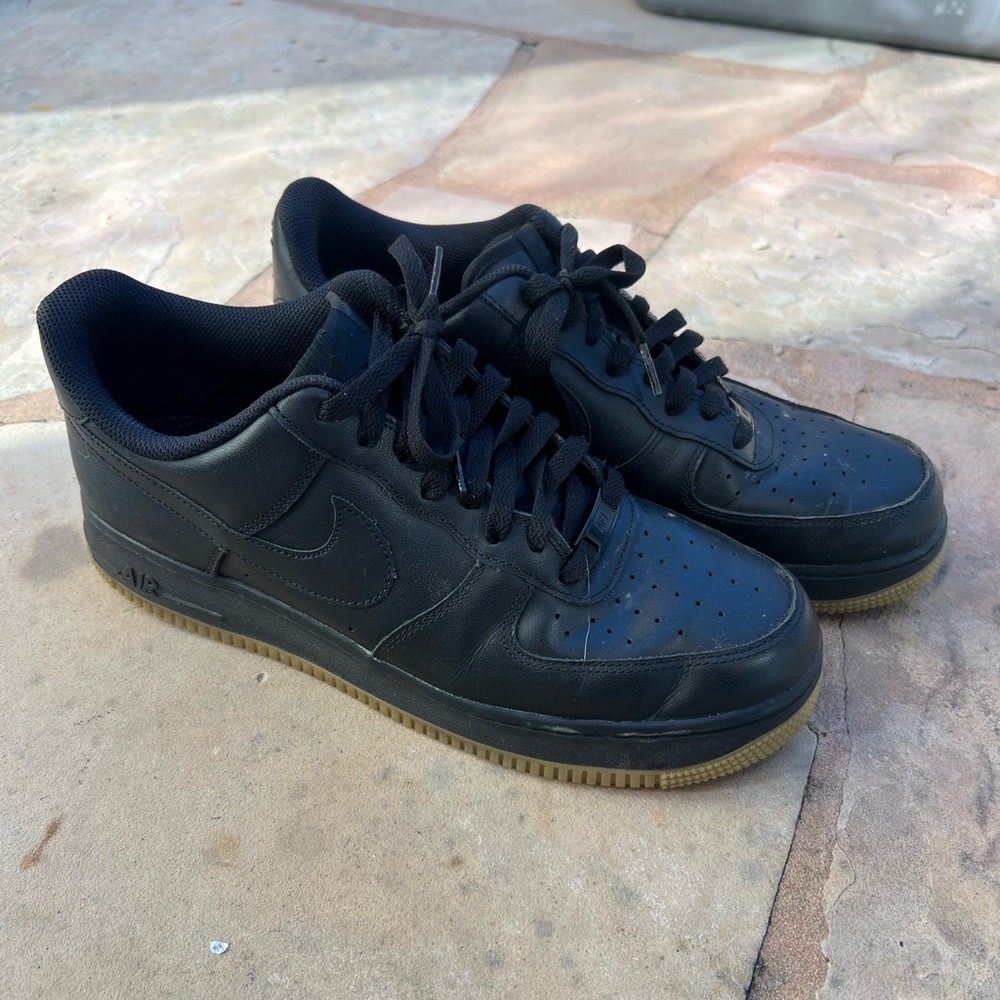 Nike Air Force 1 Low '07 All Black Rubber Gum Bottom Retro All Black Classic